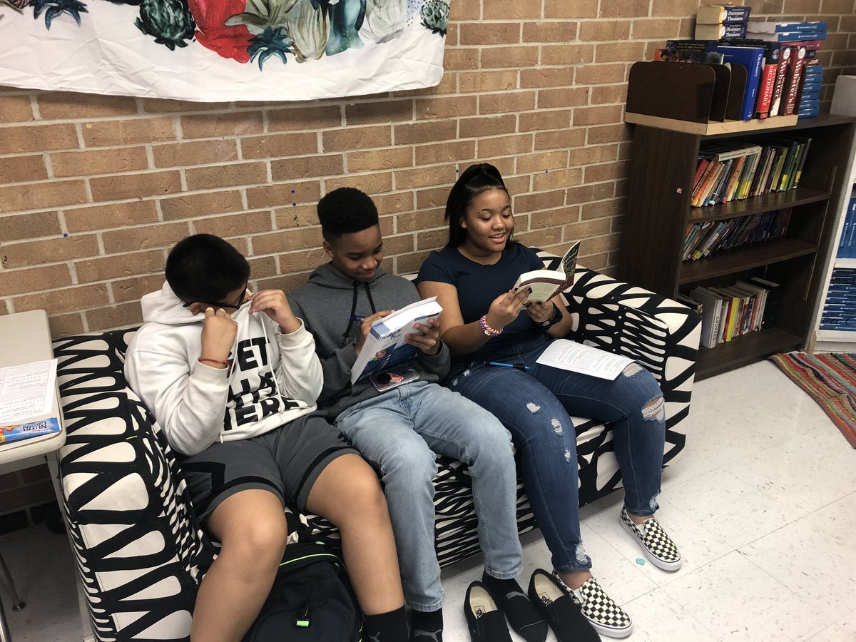 ConlanMrs's tweet photo. My kids really got into #speeddatingbooks today. I LOVED IT ❤️❤️❤️❤️❤️ #302strong #buildingacommunityofreaders #TeamSeguin #SeguinStrong #bethechange #ajbtoros https://t.co/SVlsr6tmKT