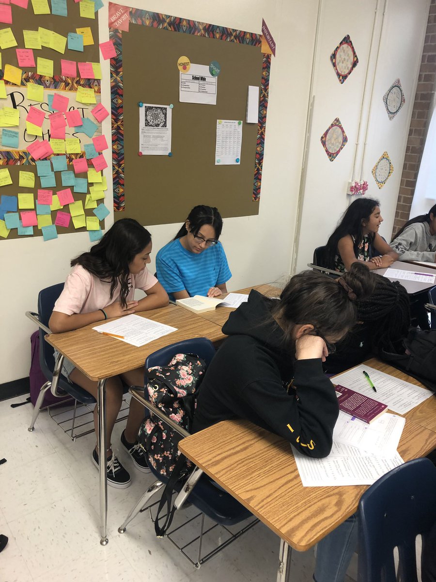 ConlanMrs's tweet photo. My kids really got into #speeddatingbooks today. I LOVED IT ❤️❤️❤️❤️❤️ #302strong #buildingacommunityofreaders #TeamSeguin #SeguinStrong #bethechange #ajbtoros https://t.co/SVlsr6tmKT