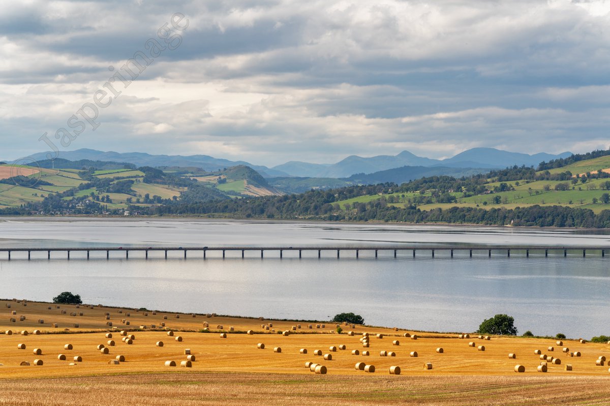 BrianJamesSmith's tweet photo. #cromartybridge #highlands #dingwall #harvest #cromartyfirth https://t.co/RYVLUgKQWi