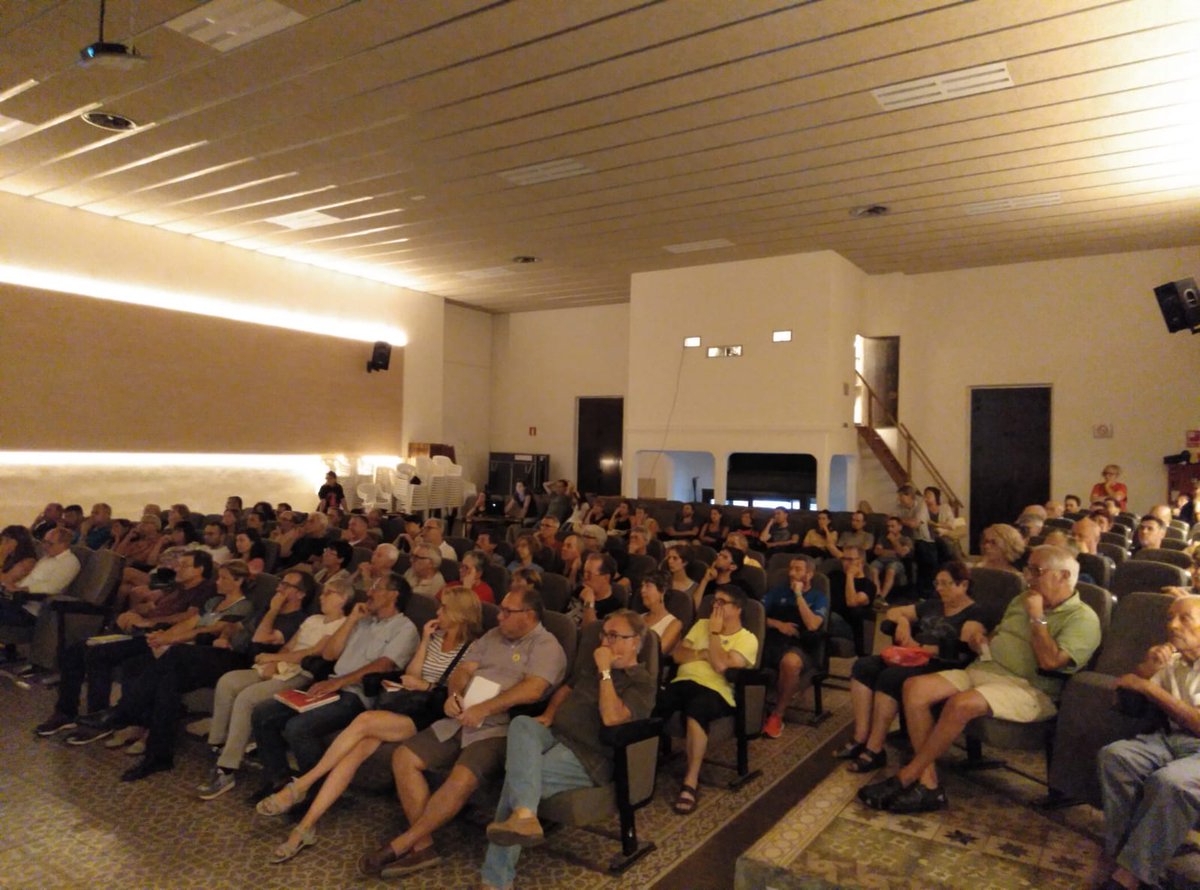 gepecedc's tweet photo. 130 persones reunides a #LaMunia ens preguntem si no hi ha alternatives econòmiques que posin en valor el patrimoni natural, agrícola i cultural del #Penedès al model especulatiu depredador sense valor afegit #SOSPenedès https://t.co/Jc5RjZkq8B
