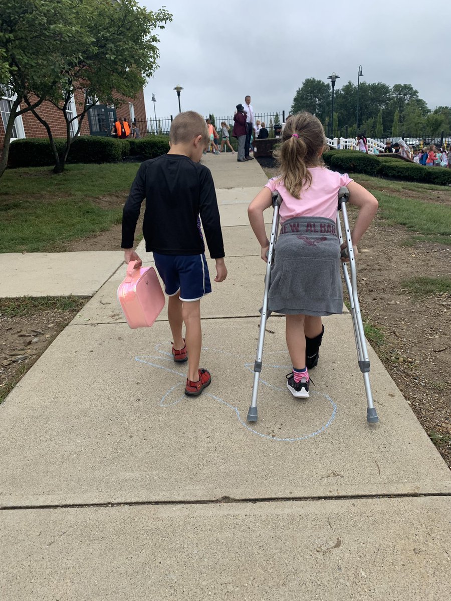 MissSweitzer2's tweet photo. One of my 2nd graders showing us how to BE KIND! So sweet! Helping my other 2nd grader carry her lunch box (pink sparkles and all!) since she hurt her ankle. 🥰 #learningtofly @napls_ps #secondgrade #missSweitzer https://t.co/heTLzWxqiq