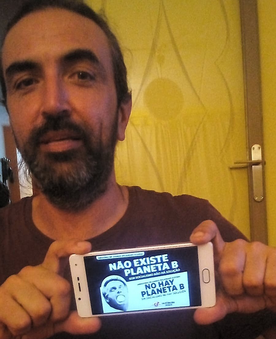 SOL_Ese's tweet photo. Compañeres de SOL @isl_lis, de Banyoles y Barcelona, Catalunya. Con una denuncia:  #BolsonaroEcocida Y
 un llamado: #SOSAmazonia. El capitalismo lleva a la barbarie. Sin socialismo, no hay solución. https://t.co/obGAbgDHBE