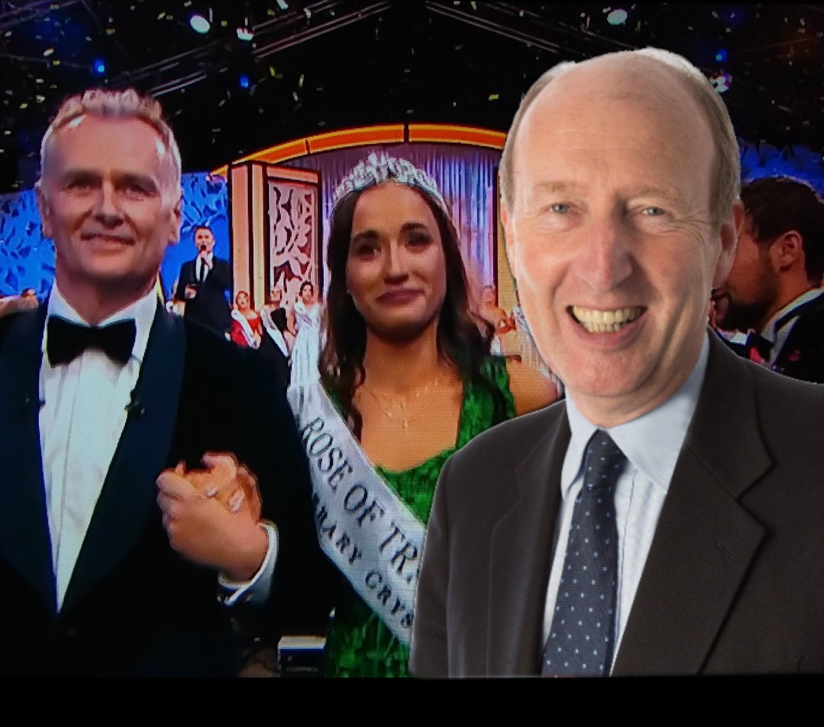 _FeachNews's tweet photo. Congratulations to the Limerck Rose. The night is hers, and hers alone. #RoseOfTralee2019 #roseoftraleefestival #RoseofTralee https://t.co/C4ccgk0l0b