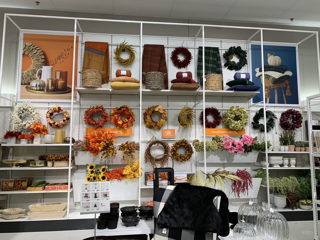RaulitoVm1888's tweet photo. Home Innovation is fall inspired here at T1888 with a touch of Halloween and Harvest #ImpactfulMoments / #FallDecor / #TransitionalDecor https://t.co/UQgK8kDJvh