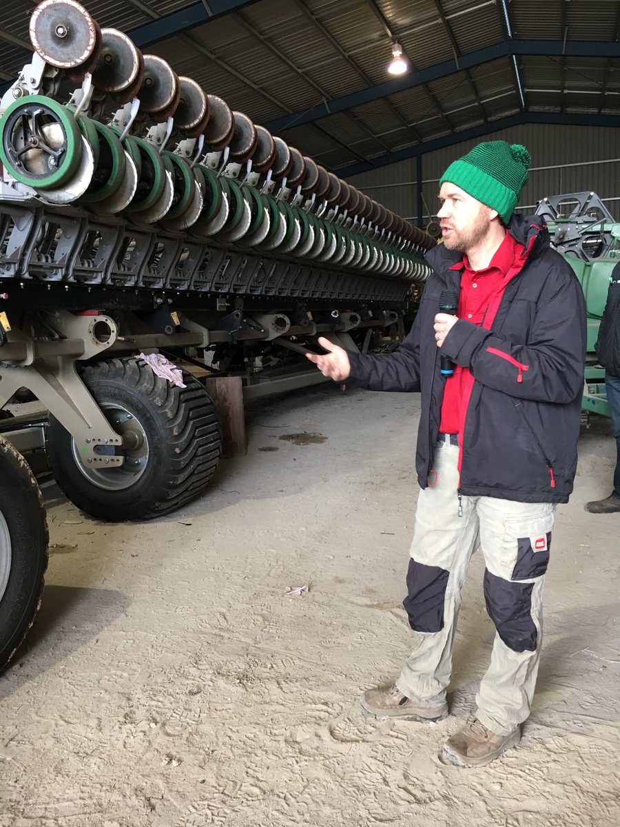 #weedsmartweek Tim Rethus explains the pros and cons of his disc seeder. ⁦<a href="/WeedSmartAU/">WeedSmart</a>⁩