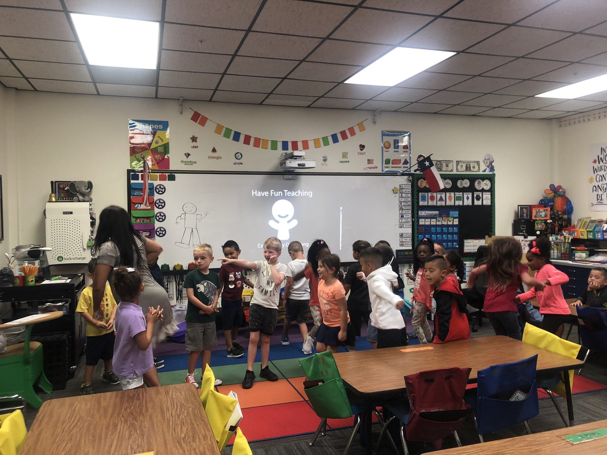 LaylaSherrard's tweet photo. From Kindergarten to 6th grade, we have fun while learning! @RochellRangers #theverybest #risdlearns @rockwallschools @kellirjohnson @melnatenik https://t.co/KOdk3jIrhw