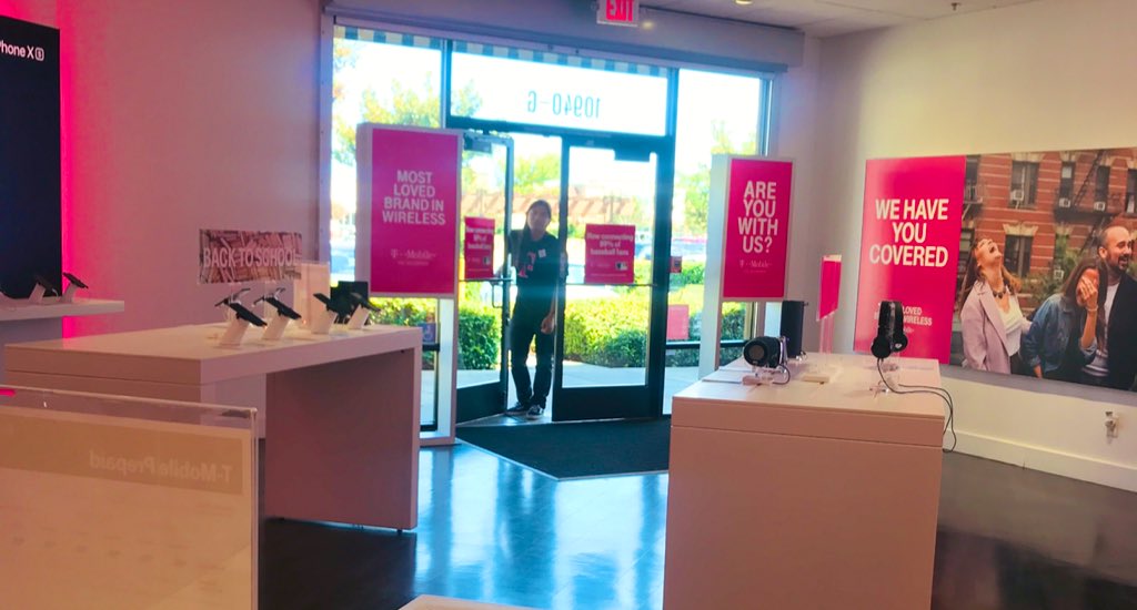 <a href="/TMoniMike/">Michael T</a> and <a href="/edubkatelyn/">Katelyn</a> Determined to switch Customers to T-Mobile! Not stopping until the whole Trinity Parkway is converted!! You’re the best! 🔥🏁🙏🏽