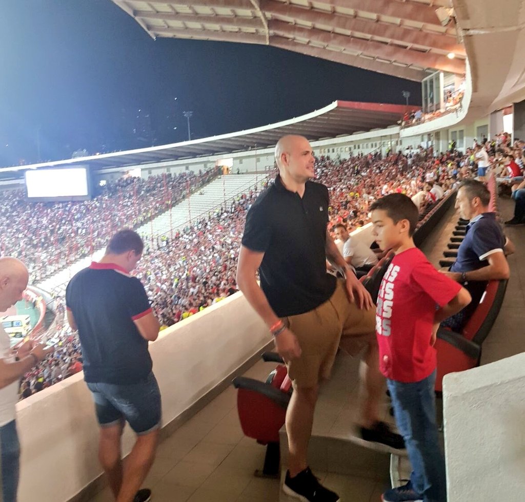 NaviRedStar1's tweet photo. I naravno bratina Cirbic 💪🔴⚪ #RedStarFamily #Thread https://t.co/9faiKamXW1