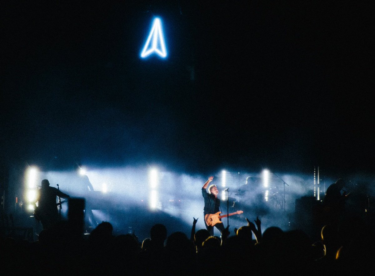 HunterHayes's tweet photo. . @SamfordU, this was a show I’ll never forget! The electricity in the room was incredible, especially when the electricity went out! Favorite encore I’ve ever had. Thanks for singing “still” with me... and EVERY OTHER SONG from #WildBluePart1!!! https://t.co/N2pmCbon0R