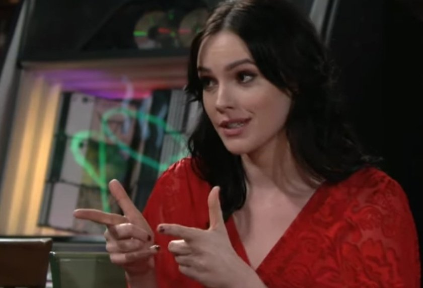 Geekamora's tweet photo. No explanation required #Teriah #MariahsType https://t.co/HdKhCkJLl2