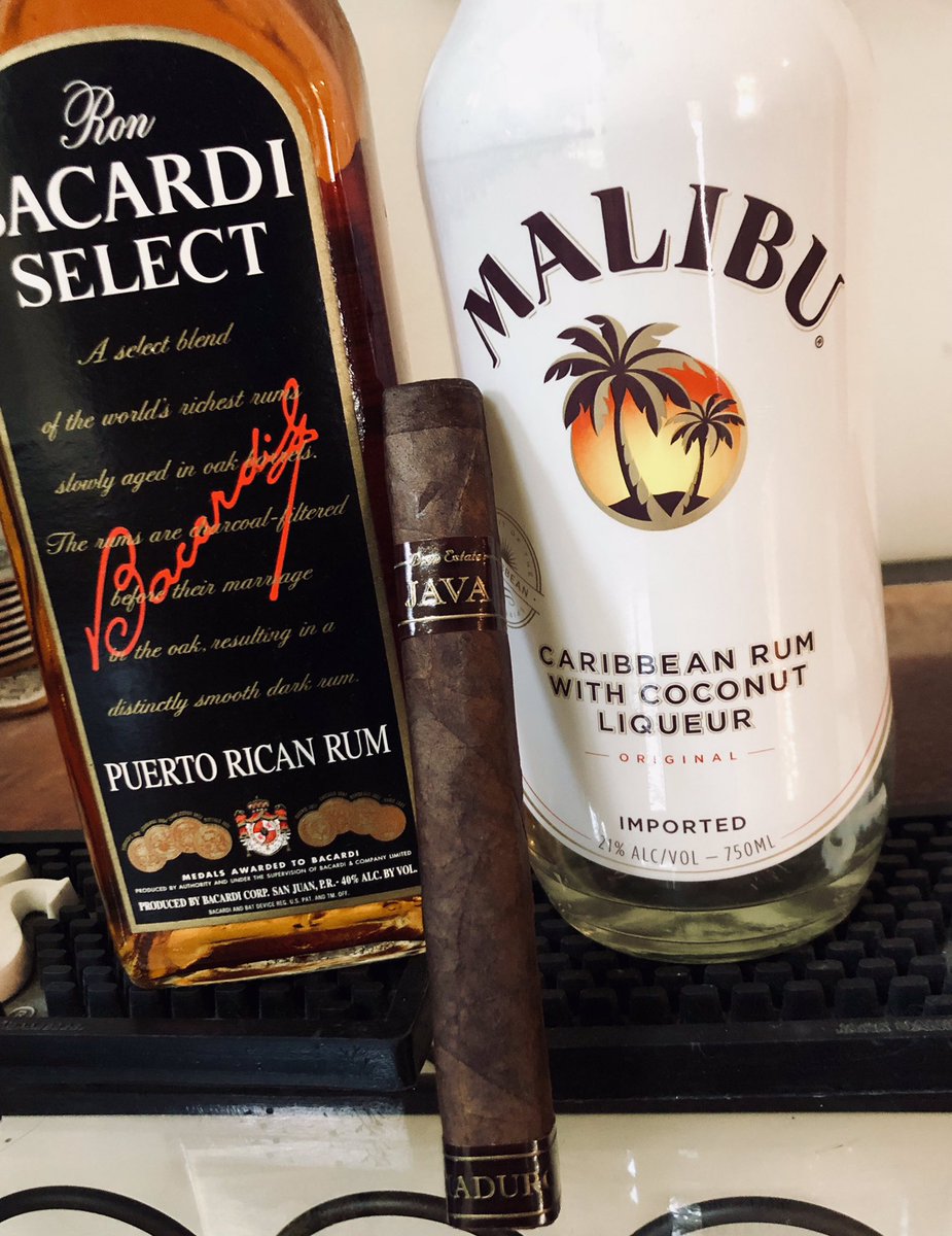 AnnapolisAsh's tweet photo. Going for a laid back smooth drink and smoke this evening. #cigars #cigar #annapolisashtalk #cigarsnlife #cigarsofinstagram #cigarphoto #cigarphotos #cigarphotography #drewestatejava #drewestatejavalatte #drewestatejavamaduro #maliburum @drewestatecigar https://t.co/cxlrFcGHX6