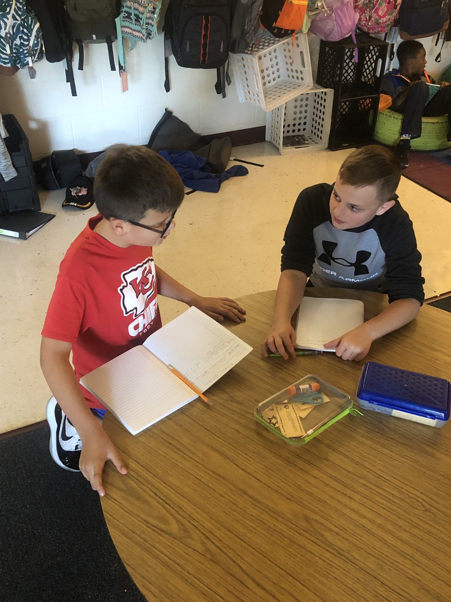 MrAlders18's tweet photo. We are diving as historians into our research questions over world events. Love seeing these faces collaborate and really dive into social studies! @LWPawPride @LWNKCSD https://t.co/5tnn2nJsrO