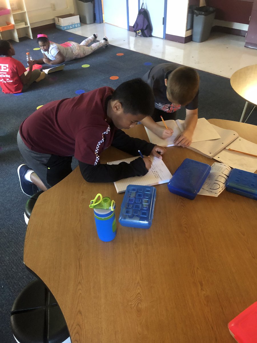 MrAlders18's tweet photo. We are diving as historians into our research questions over world events. Love seeing these faces collaborate and really dive into social studies! @LWPawPride @LWNKCSD https://t.co/5tnn2nJsrO
