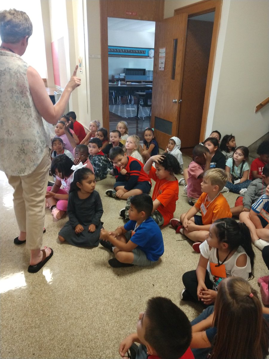 JungersCourtney's tweet photo. Today we held our fall PBIS boot camp to review school wide rules and expectations for common areas such as lunchroom, playground, hallway, etc. Keep showing those positive behaviors!!  @HuntTigersES @PBIS_Sioux_City https://t.co/jmCS4mQsU7