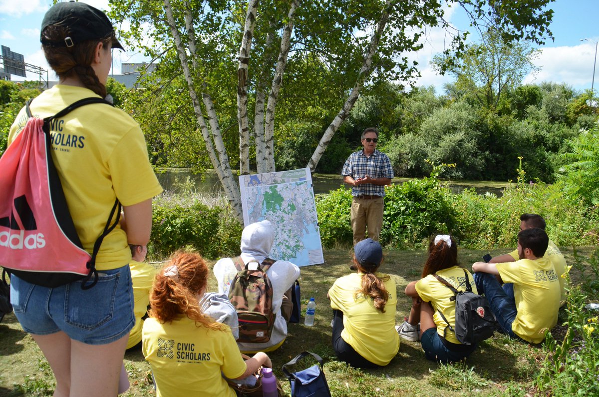 GFRPartners's tweet photo. On Mon., Sept. 26th, 23 incoming freshman students from @myrwu carried out an exceptional all-morning #communityservice project on the #QuequechanRiverRailTrail. They mulched, weeded gardens, raked clippings &amp; swept walkways, collecting 17 large bags of garden waste. #GreatDay https://t.co/8YgIvOxSxq