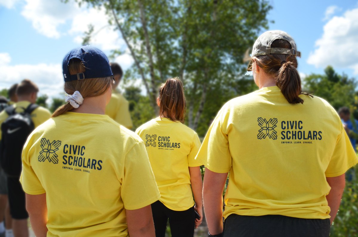GFRPartners's tweet photo. On Mon., Sept. 26th, 23 incoming freshman students from @myrwu carried out an exceptional all-morning #communityservice project on the #QuequechanRiverRailTrail. They mulched, weeded gardens, raked clippings &amp; swept walkways, collecting 17 large bags of garden waste. #GreatDay https://t.co/8YgIvOxSxq