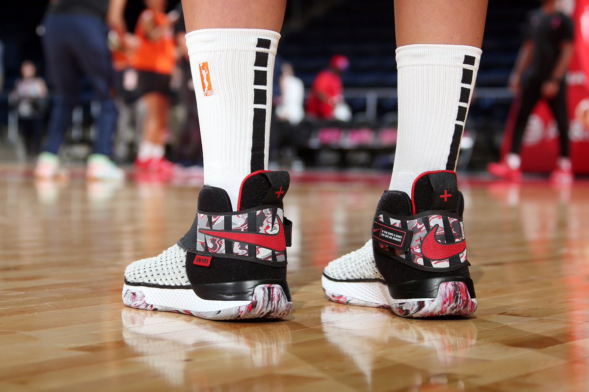 nike air zoom universe