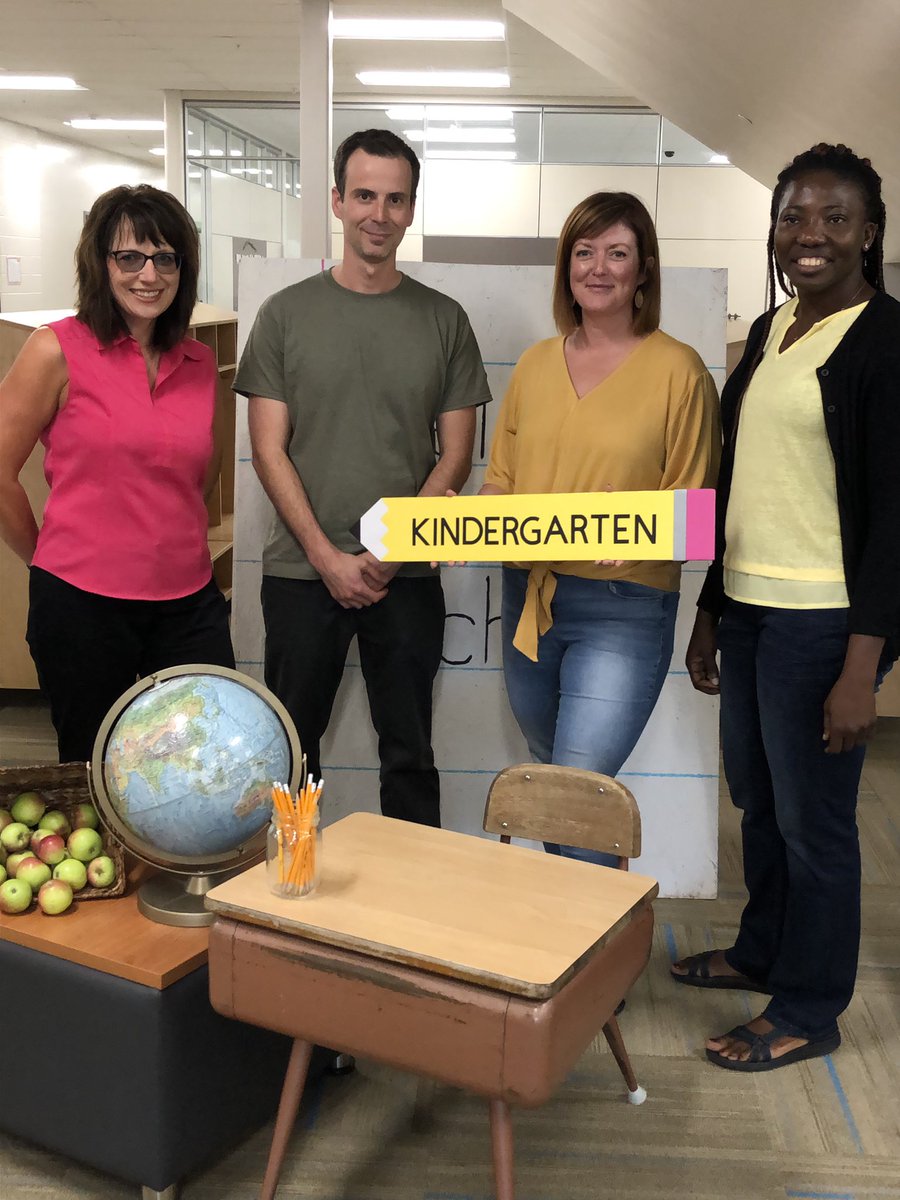 HarbourLandSch's tweet photo. Bienvenue! We welcome all of our Kindergarten Schedule A students at this evenings #bringyourbackpack night starting at 6:30 @HarbourLandSch (Mrs. Gellner, M Lee, Ms. McKenzie, Mme Bamba) #ehlshawks https://t.co/Z9HKY6ZPl9