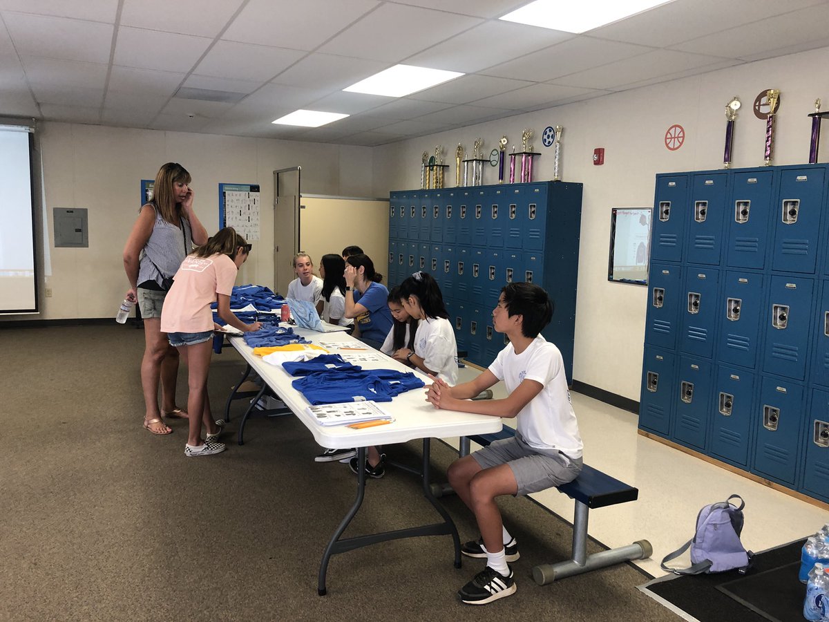 FultonMiddle's tweet photo. Great day at registration! So excited for the start of the 2019 - 2020 school year. #FultonFalcons #FVSDWay https://t.co/nEQ9rz0K7h