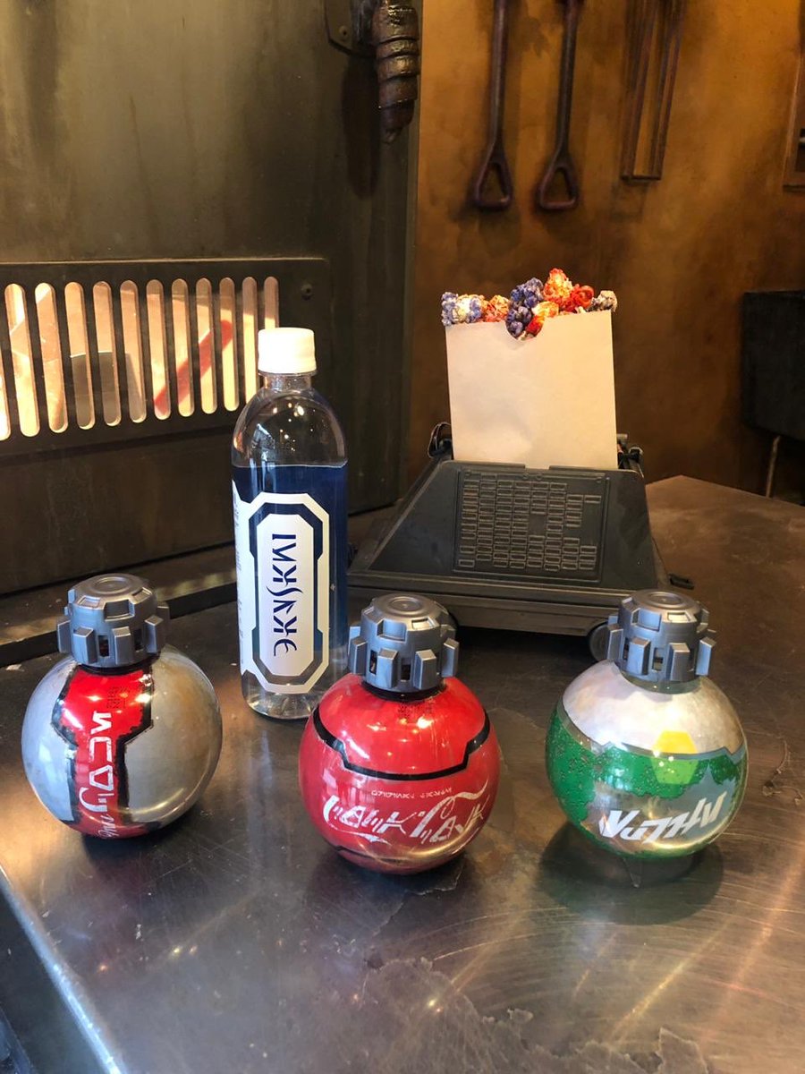 omelete's tweet photo. QUE EMOÇÃO! Estamos no #GalaxysEdge, a nova área de #StarWars no @WaltDisneyWorld! Confira no Stories do https://t.co/UFuyinfWx6 TODA essa aventura e vem passear na galáxia com a gente! 😄 #DisneyParques https://t.co/PpklNw4GoL