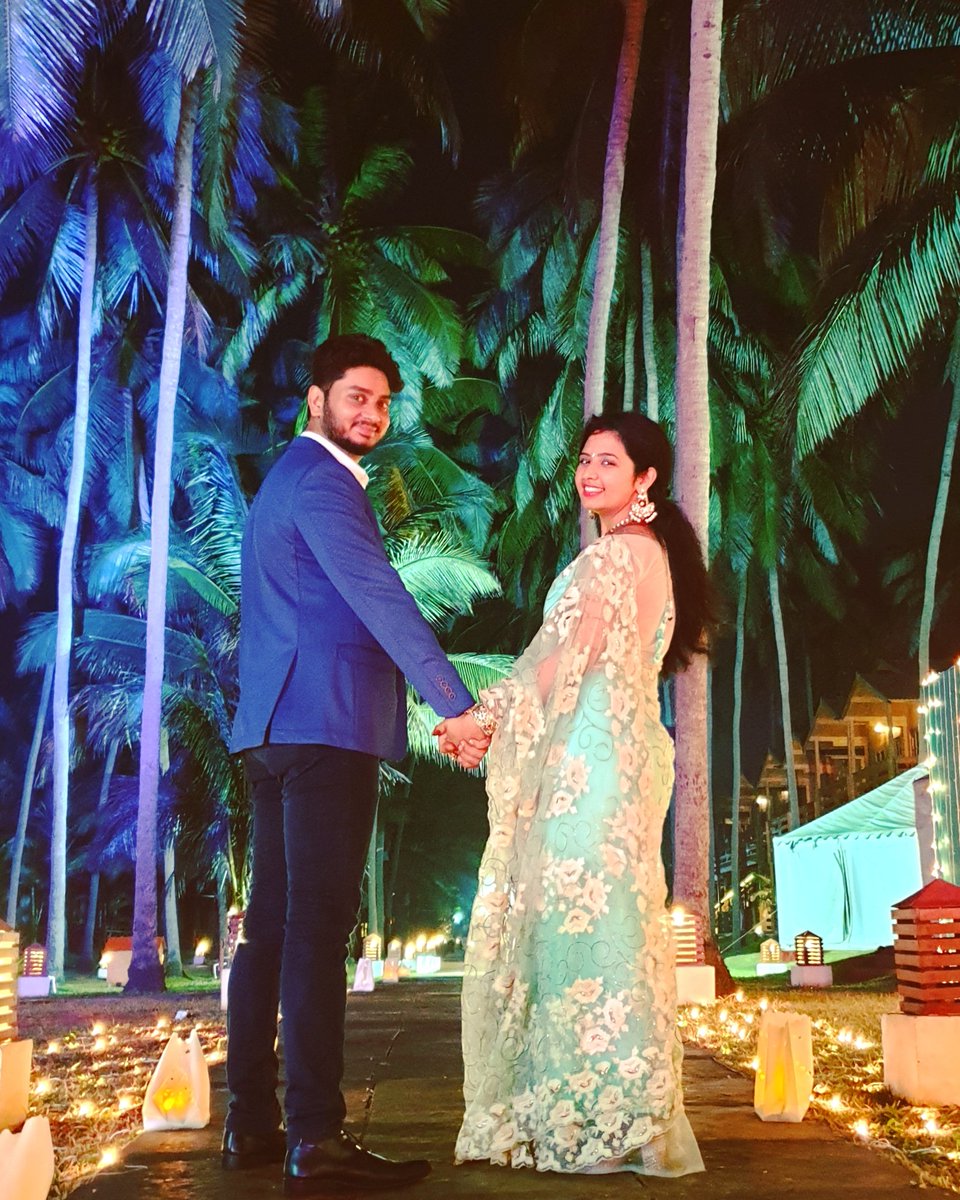 Anant_Gupta_'s tweet photo. There is something so special about holding hands, which is some kind of a complex simplicity. The act says so much even by doing so little.
#something #special #holding #hands #loveislove #complex #simplicity #somuch #doing #song #little #Anarva #Itsamatch #happiness #smile https://t.co/xrvSn89NiB