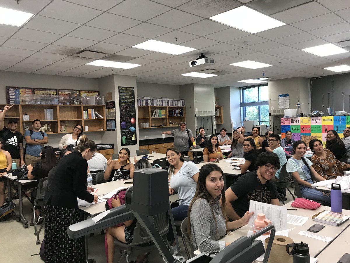 UTRGVUTeach's tweet image. Fall 2019 Classroom Interactions students ready for a great semester! #UTeachRGV