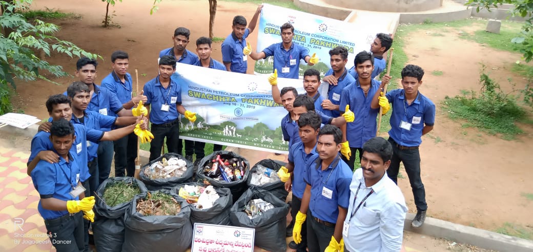 somasekhar148's tweet photo. We support the HPCL SWACHHTA PAKHWADA
@Rajakir82395185 @KnageshHPCL @CVNDas2 @Maheshjagan1234 @SwacchVizag @GummallaSrijana @swachhbharat https://t.co/fGNIjIh5YT