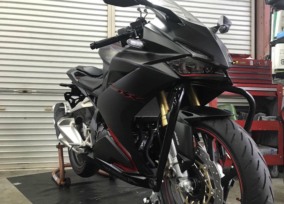 ユウヤ 長野県バイク屋アクト Cbr250rr にcr 1ガラスコーティングを施工させていただきました Cr 1は艶消し外装にも施工可能です メンテナンスでワックスやコンパウンドの使えない艶消し外装も 経年劣化しない純度100 の本物のガラス被膜で新車の ユウヤ 長野県バイク屋アクト Cbr250rr にcr 1ガラスコーティングを施工させていただきました Cr 1は艶消し外装にも施工可能です メンテナンスでワックスやコンパウンドの使えない艶消し外装も 経年劣化しない純度100 の本物のガラス被膜で新車の