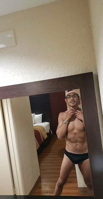 Get you a man that can do both.... it&rsquo;s me. I&rsquo;m that man. 😁Go ahead and take a little looksie. I always<a href="/tag/rentmen"class="tags"><span>#rentmen</span></a><a href="/tag/anythingyoucandoicandobetter"class="tags"><span>#anythingyoucandoicandobetter</span></a><a href="/tag/sebas"class="tags"><span>#sebas</span></a>