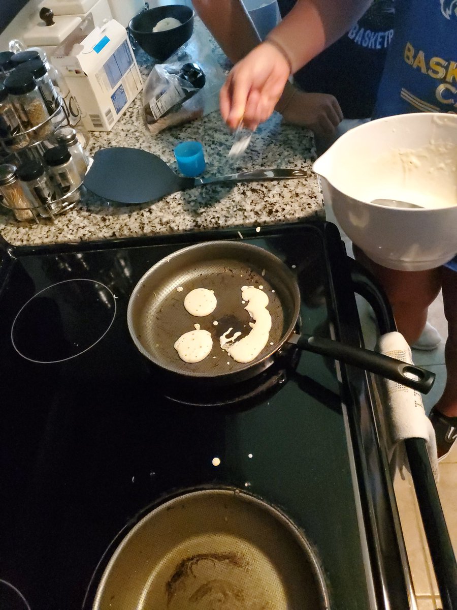 McNeeseWBB's tweet photo. Team dinner tonight!!!! Our point guards did a great job and made breakfast for dinner!!! 🍳🥞 #TougherTogether #Learning2cook https://t.co/YnPTZenpUa