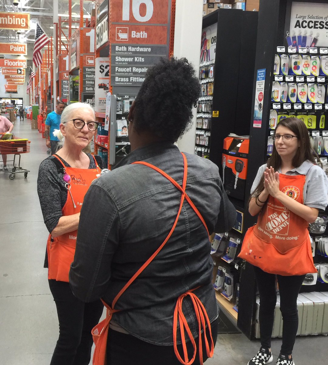 THD3301's tweet photo. Celebrating anniversaries with our amazing associates at 3301. https://t.co/aODeJc4NuT