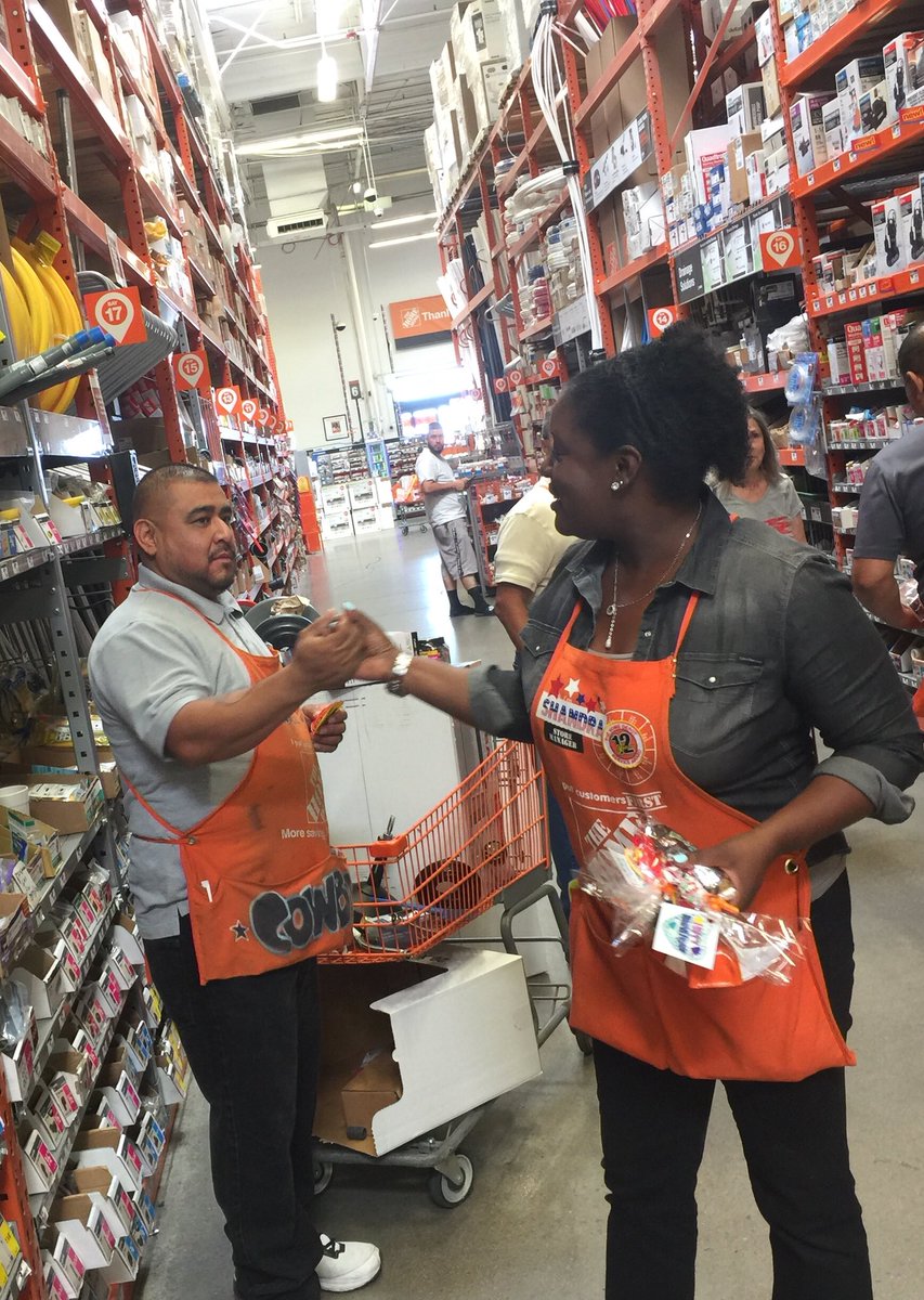 THD3301's tweet photo. Celebrating anniversaries with our amazing associates at 3301. https://t.co/aODeJc4NuT