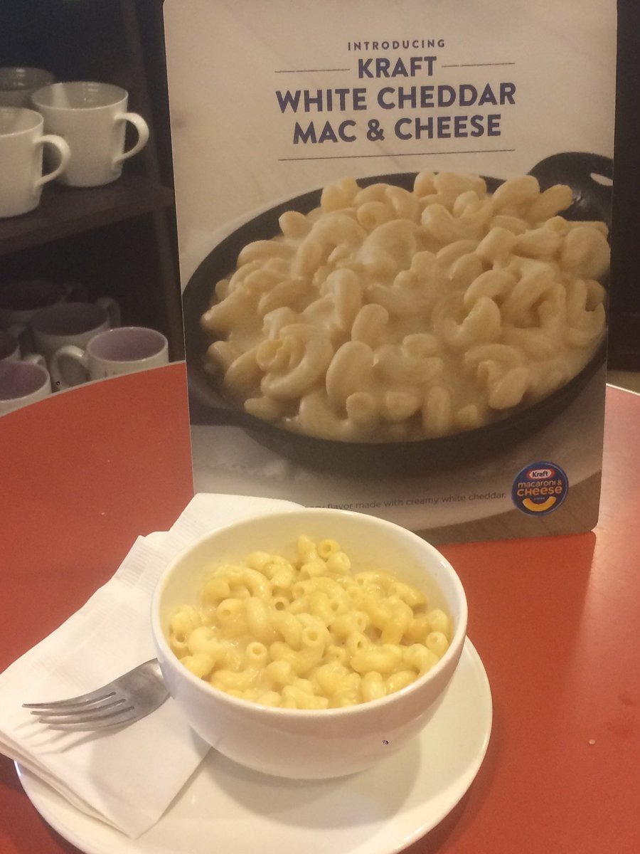 bookstoregals's tweet photo. There’s so much more than Starbucks coffee at #BNCafe! Sandwiches, Soups, Stuffed Pretzels, Pizzas, and White Cheddar Mac &amp; Cheese! #BNMembers always get 10% off in the cafe 😋 https://t.co/wsjOwHNqp5