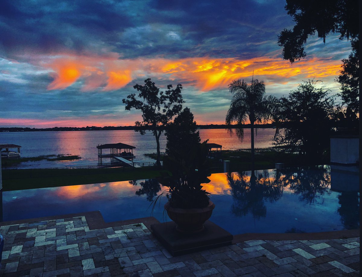 eXeXMasson's tweet photo. Itโs a beautiful day! Goodnight from Windermere!
#orlando #florida #windermere #butlerchain #lakelife #home https://t.co/5oupCwTxsn