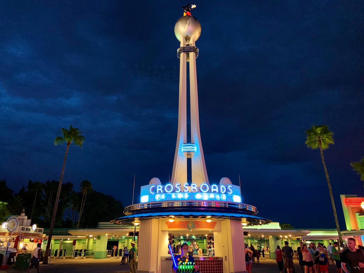 cinderchellaaa's tweet photo. Visiting Hollywood Studios one last time tonight before we are blocked out for infinity. Just stopped by to watch the projection show and fireworks, since we haven’t seen the new animation show. Really trying to soak in the atmosphere of the park on this beautiful evening https://t.co/m4LJQhIbxA
