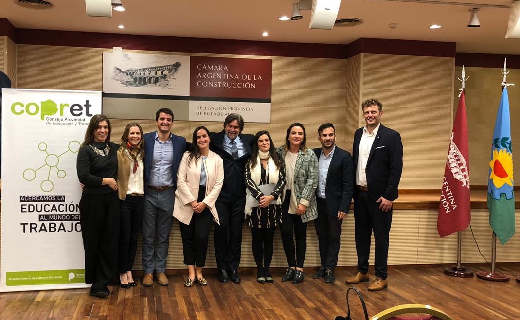 camarco_PBA's tweet photo. El Presidente de nuestra Delegación junto a la Comisión de Jóvenes de la Cámara Argentina de la Construcción Delegación Provincia de Bs As 👉🏻 en el lanzamiento del “Programa de Mentoreo” #PasionPorConstruir 👷🏻‍♀��👷🏼‍♂️ Dirigido a estudiantes de la tecnicatura de “Maestro Mayor de Obra” https://t.co/cpWa2Tu9Nh