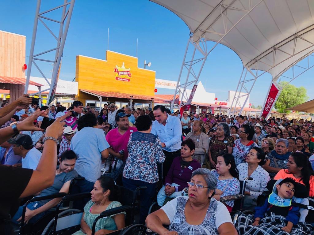 anibalsoberon's tweet photo. Presentes en la entrega de apoyos a más de 3000 saltillenses en estado de vulnerabilidad, encabezada por nuestro alcalde @manolojim, quien desde el inicio de esta administración se ha comprometido con ntros. adultos mayores y discapacitados #SaltilloIncluyente #TodosPorSaltillo https://t.co/3hD97rrHrx