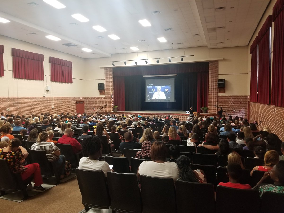 Open house! What a great turnout! Thank you <a href="/SGHaberle/">Susanna G. Haberle</a> <a href="/MiddlePasco/">Pasco Middle School Pirates</a> and Mrs. Ward for helping to recruit for SAC!!