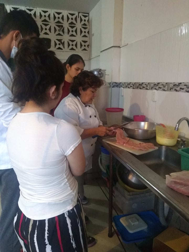 Obusinga's tweet photo. En el taller culinario de comida tradicional en el municipio de Piedecuesta, las maestras y sus discípulos nos deleitaron con una deliciosa carne oreada y sudado de picos;Proyecto apoyado por @mincultura https://t.co/SVVrko4xkT
