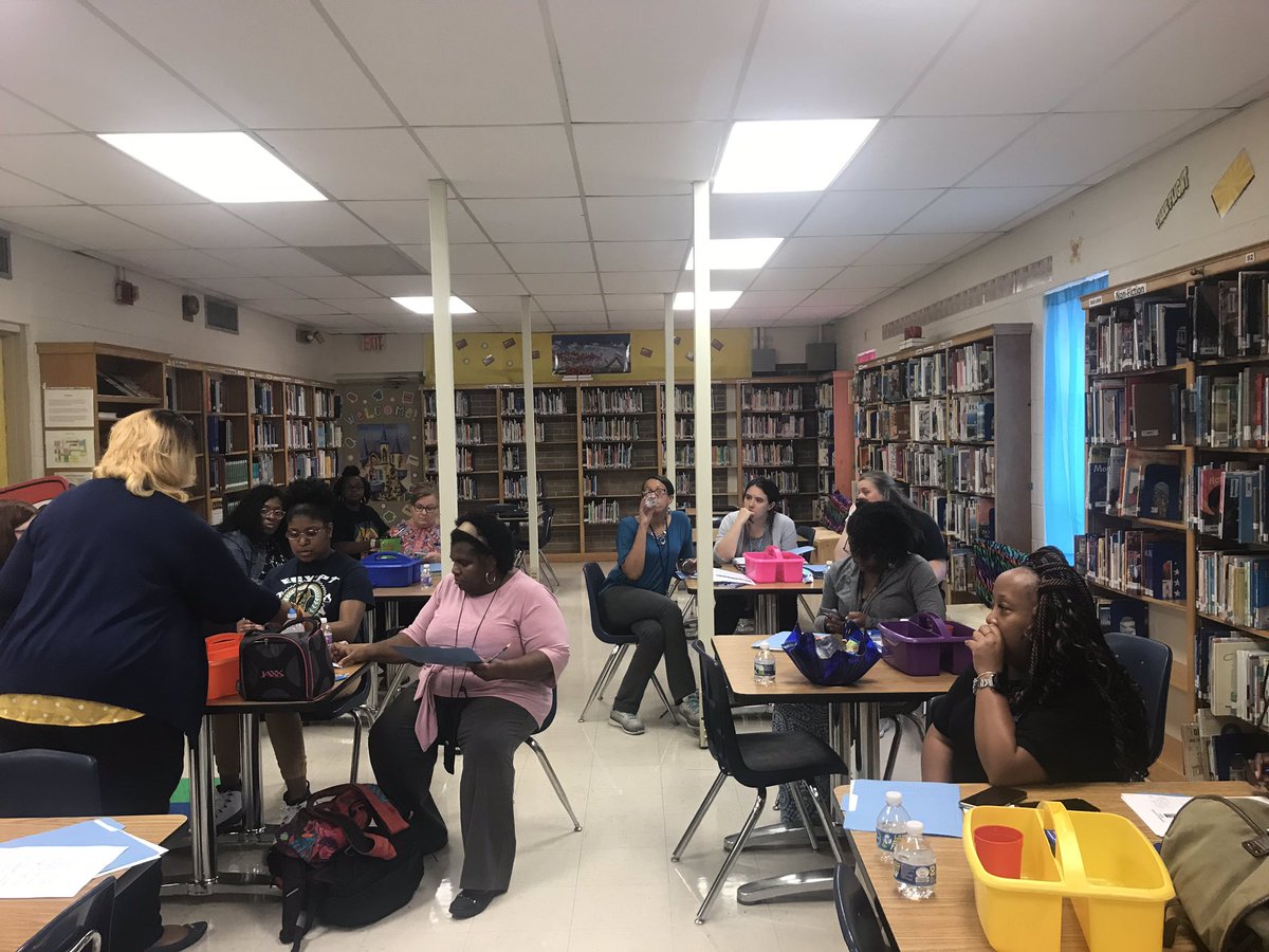DrLoganCaldwell's tweet photo. I’m always inspired by the drive, commitment, and passion exhibited by @EgyptElementary’s teachers. Thank you for mentoring @umeducation’s Pre-Residency teacher candidates! @SCSK12Unified https://t.co/nmzy9YMRl9
