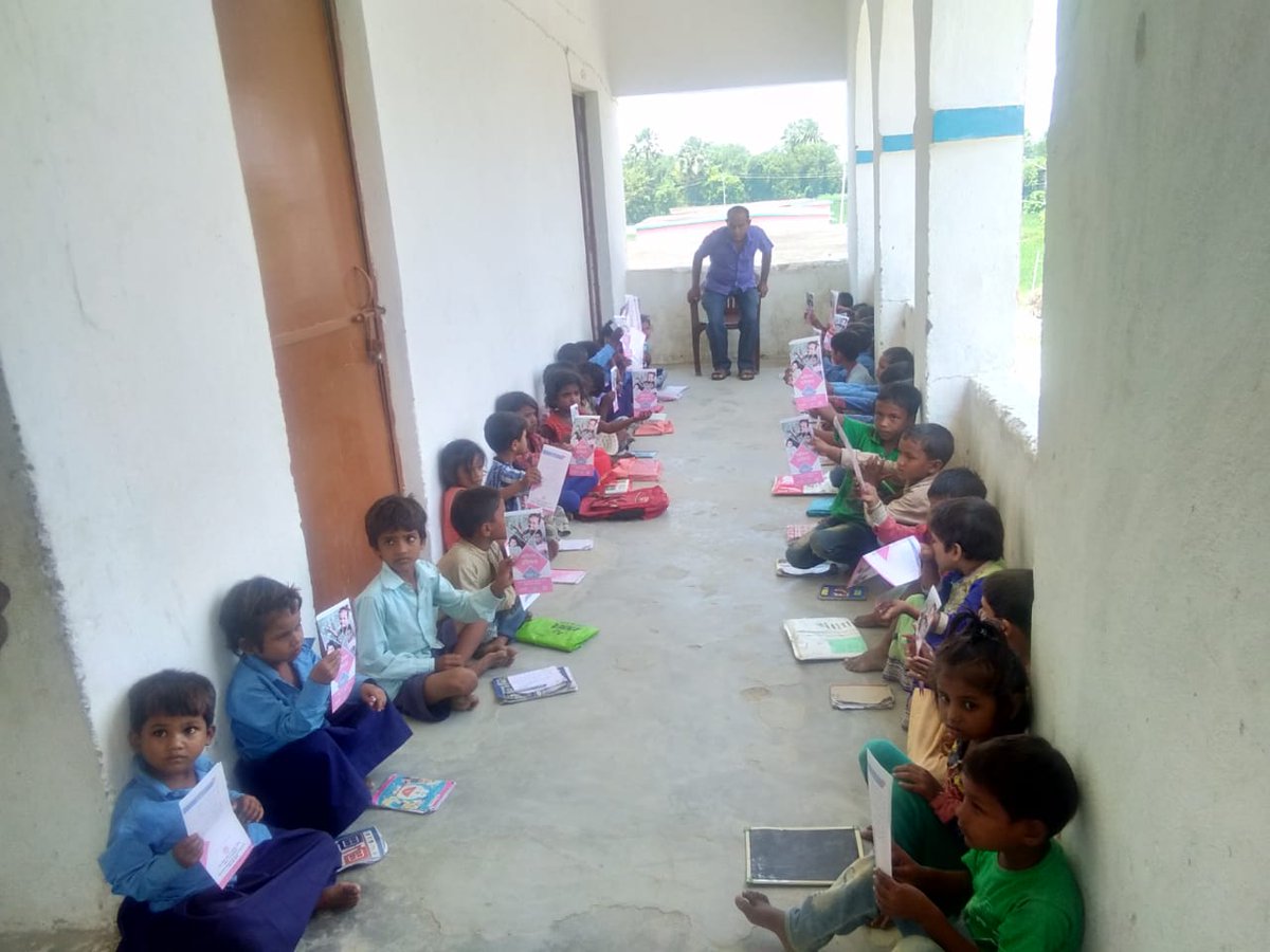 FoundationMv's tweet photo. Students and teachers have an important conversation on learning outcomes at MS Tajpur (#Tariyaniblock, #Sheohardistrict, #Bihar)  This is an important step for the young students in taking control of their education and their future.  #MVFoundation is always there to guide them. https://t.co/Bct2rUoi38