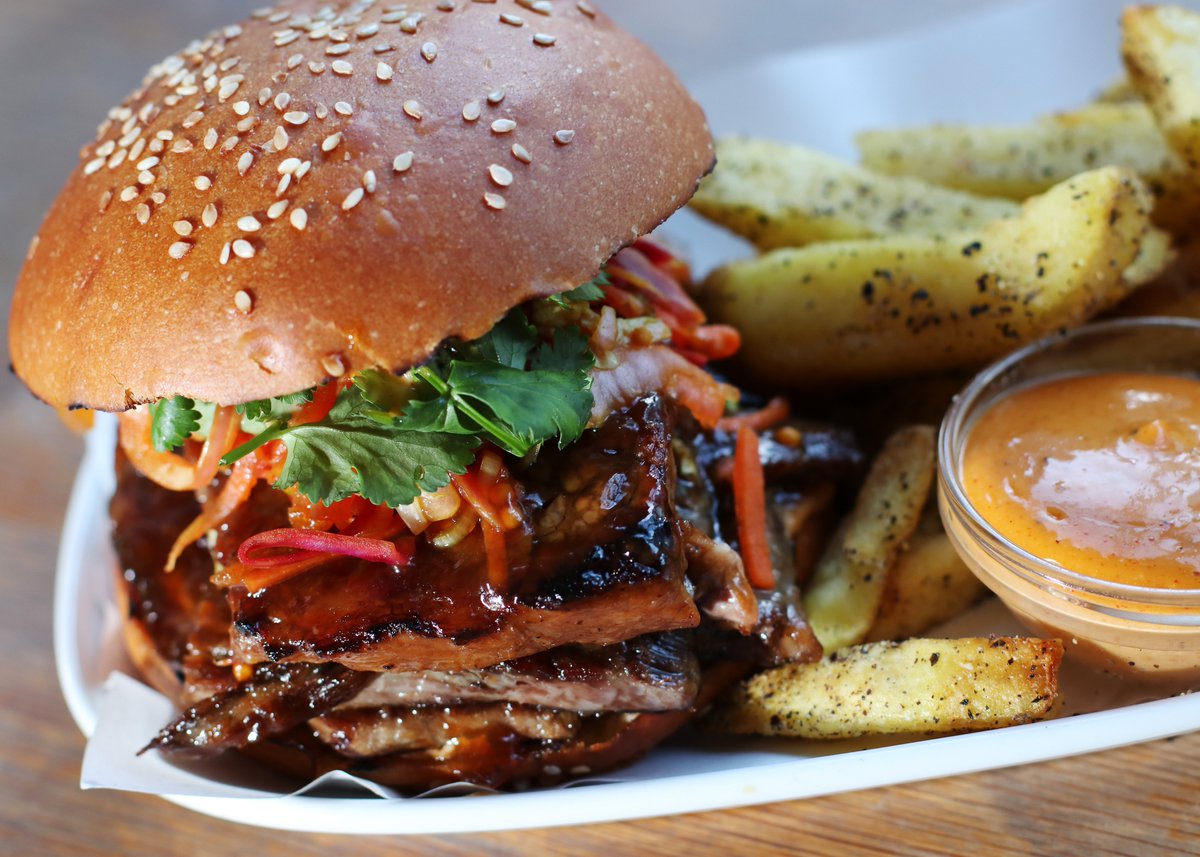 WBCfood's tweet photo. Level up your Burger Game - WBC
*
*
*
#burgerwelly #wellyonaplate #brisketburger #thisistheburger #burgerwellington #getready #letsdothis #thisishowweroll #cheflife #chefsofinstagram #alltheplates #dineout #eatfresh #restaurant #supportlocal #alltheflavours https://t.co/muhUbk7lNN