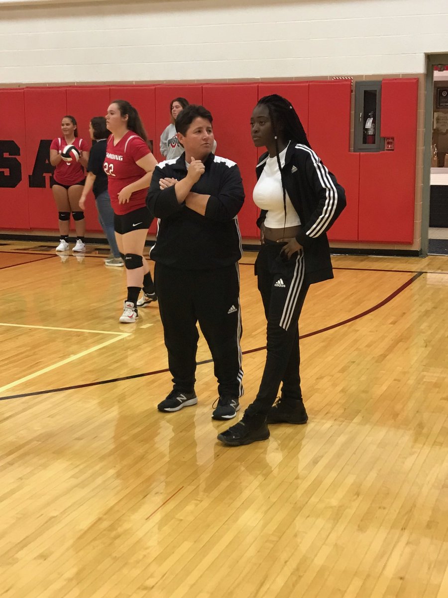 prexyvball's tweet photo. Wanna be like Coach 😍🏐 #strive4perfection #twinning #coachLJ @bgsu5rose @coach_borland @MCSPresidents @HardingPrexies https://t.co/JaEvYcyXkQ