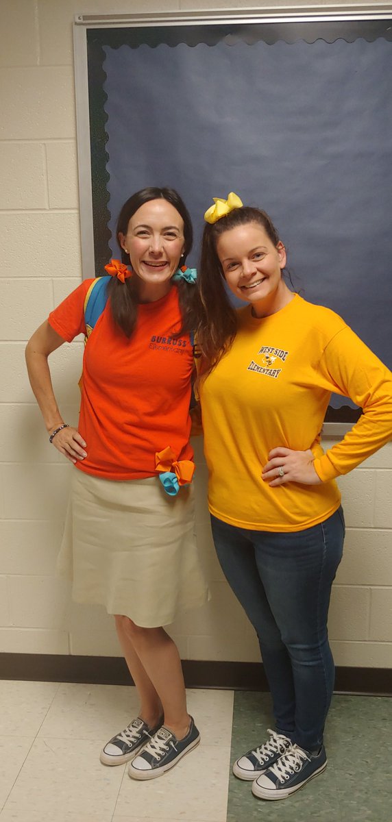 lyonsdenfamily's tweet photo. Senior week fun @MariettaGAhs with Lawson & Lyons! @LawsonMHS
#seniorcitizenday 👵👵
#elementaryday 👭 https://t.co/uhyhK5VNLk