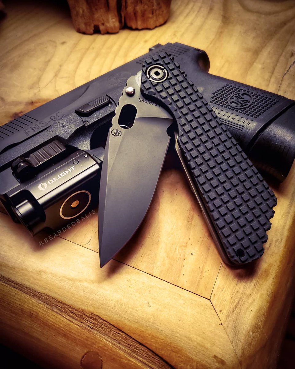 BeardedBedlam's tweet photo. SNG &amp; FNS 🔥🔥 #edc #strider #fnamerica #2A #secondamendment #blades https://t.co/P2JH1KNj3G https://t.co/QH5g3Bjf9G