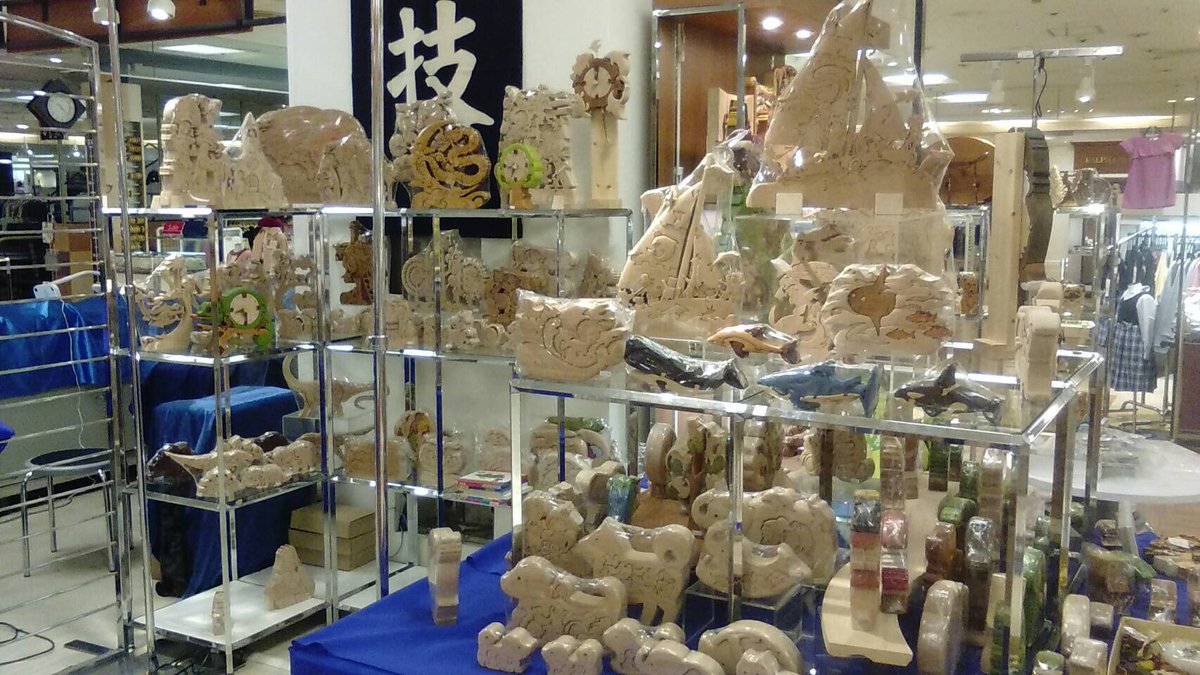CRAFTBIRDWOOD's tweet photo. 本日8月28日よりより9月3日までの1週間
千里阪急の5階 催事場で行われる職人展にて販売を行います。

様々商品を展示していますので是非ご覧下さい。

#クラフトバードウッド #木工パズル #パズル #木製 #手作り #ハンドメイド #木 #千里阪急 #販売中 #犬 #猫 #時計 #五月人形 #お雛�� #段飾り https://t.co/B3ht0tDfNF
