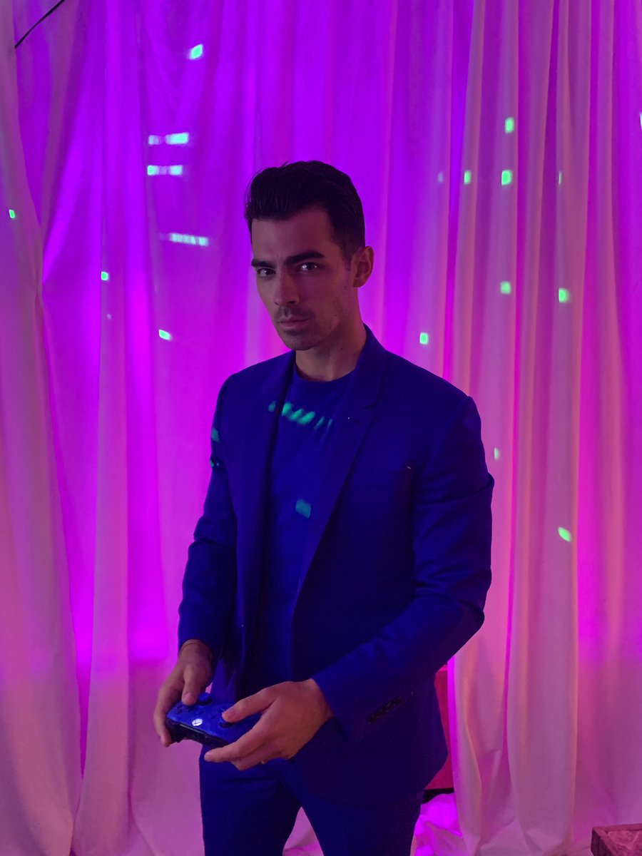 joejonas's tweet photo. Game time Buffalo 💜 https://t.co/5fW87YEsaZ