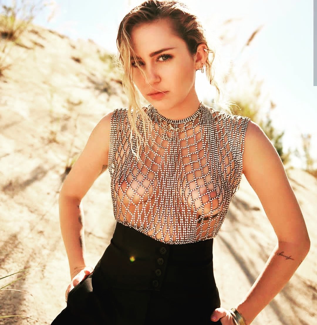 jttucker14's tweet photo. Miley Cyrus freeing the nipples. https://t.co/n686R0cZd6