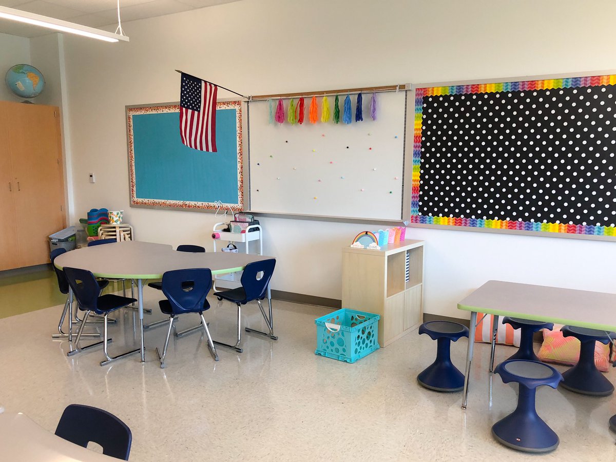 mollieperachio's tweet photo. Getting closer to being ready for my Second Grade Superstars! #iteachtoo #newCFB #classroomreveal #backtoschool https://t.co/OpwprF1uL6