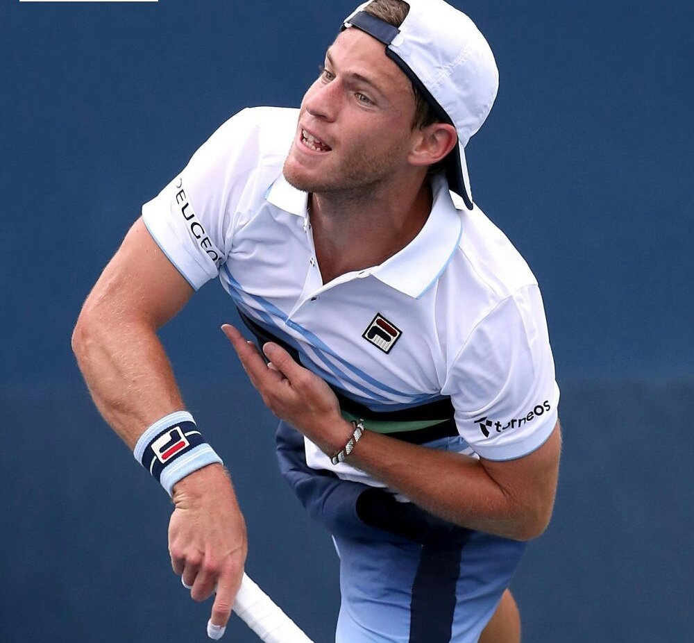 Abcdepor's tweet photo. #Tenis #Usopen

#DiegoSchwartzman debutó con victoria! 
Lo hizo frente a Robin Haase por 6-3, 7-6 y 6-0. El peque se enfrentará en segunda ronda con Yegor Guerasimov. https://t.co/fAR5Q82bd3